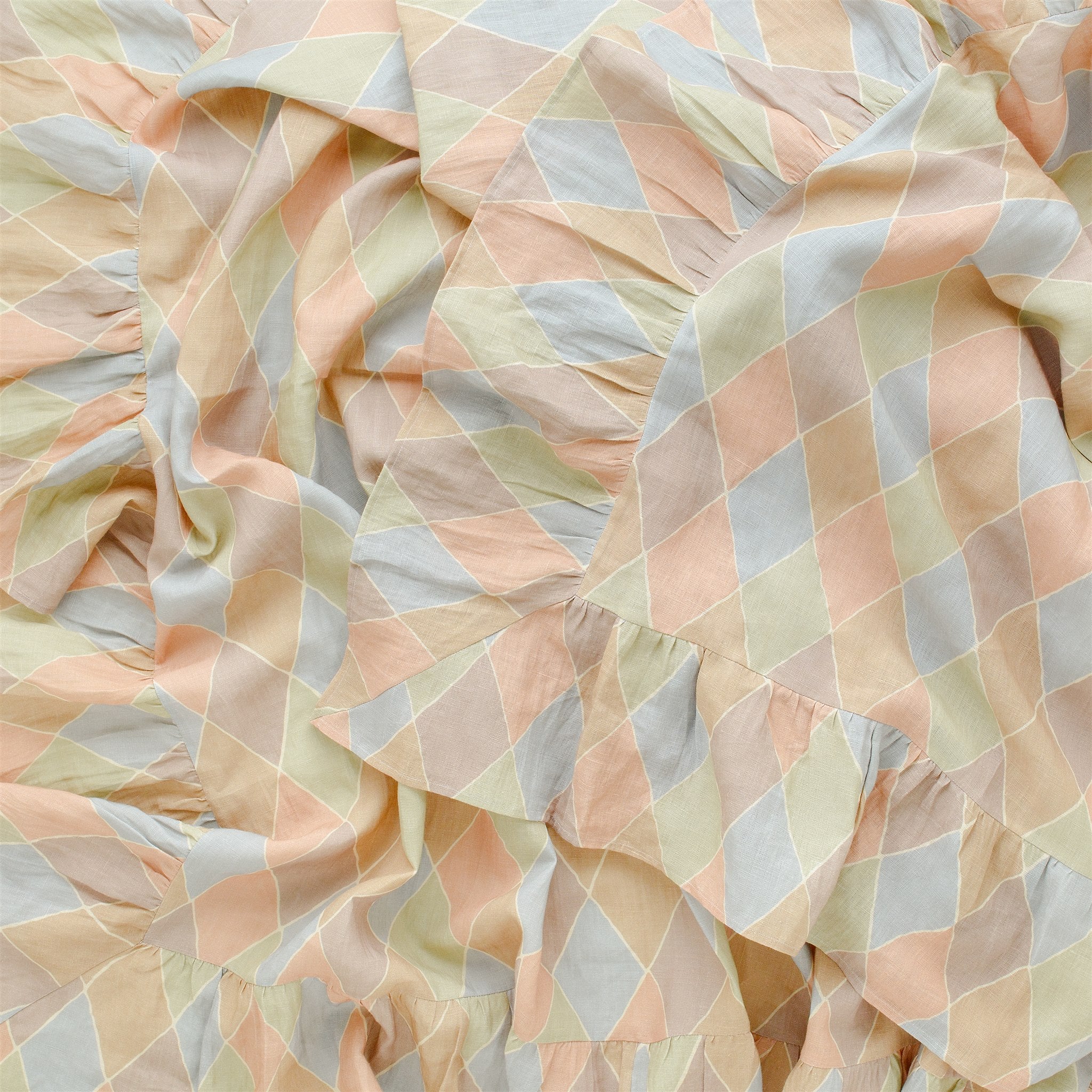 Harlequin frilled tablecloth, macaron