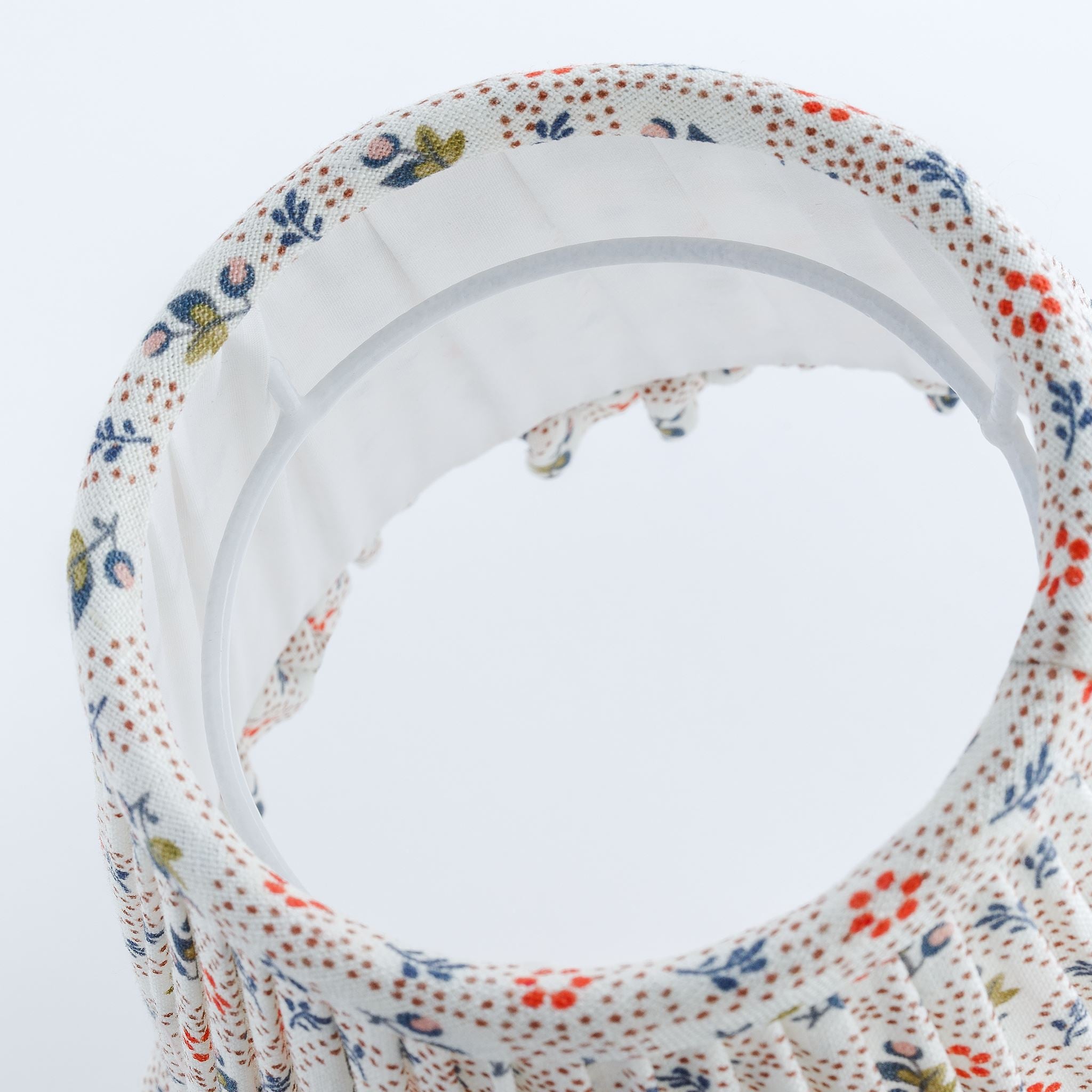 Tähti frill lampshade, whisper cream