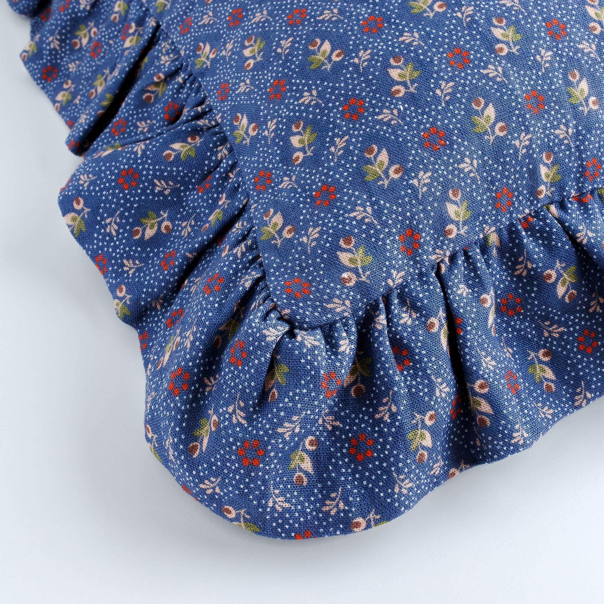 Tähti square frill cushion, navy