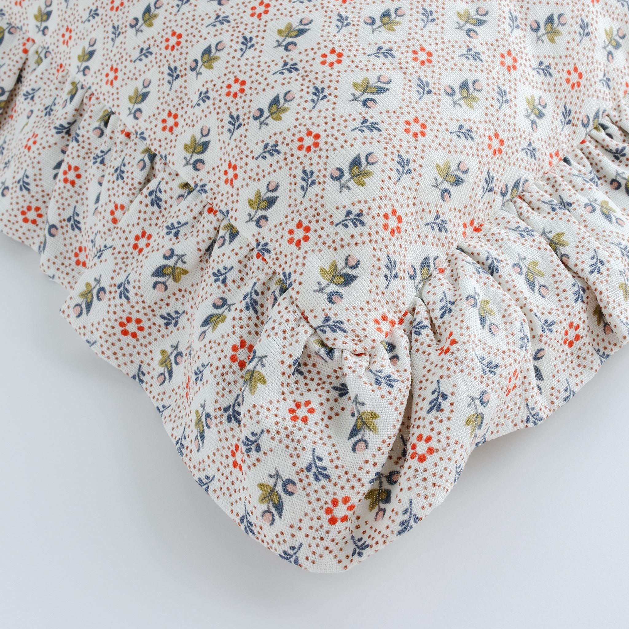 Tähti square frill cushion, whisper cream