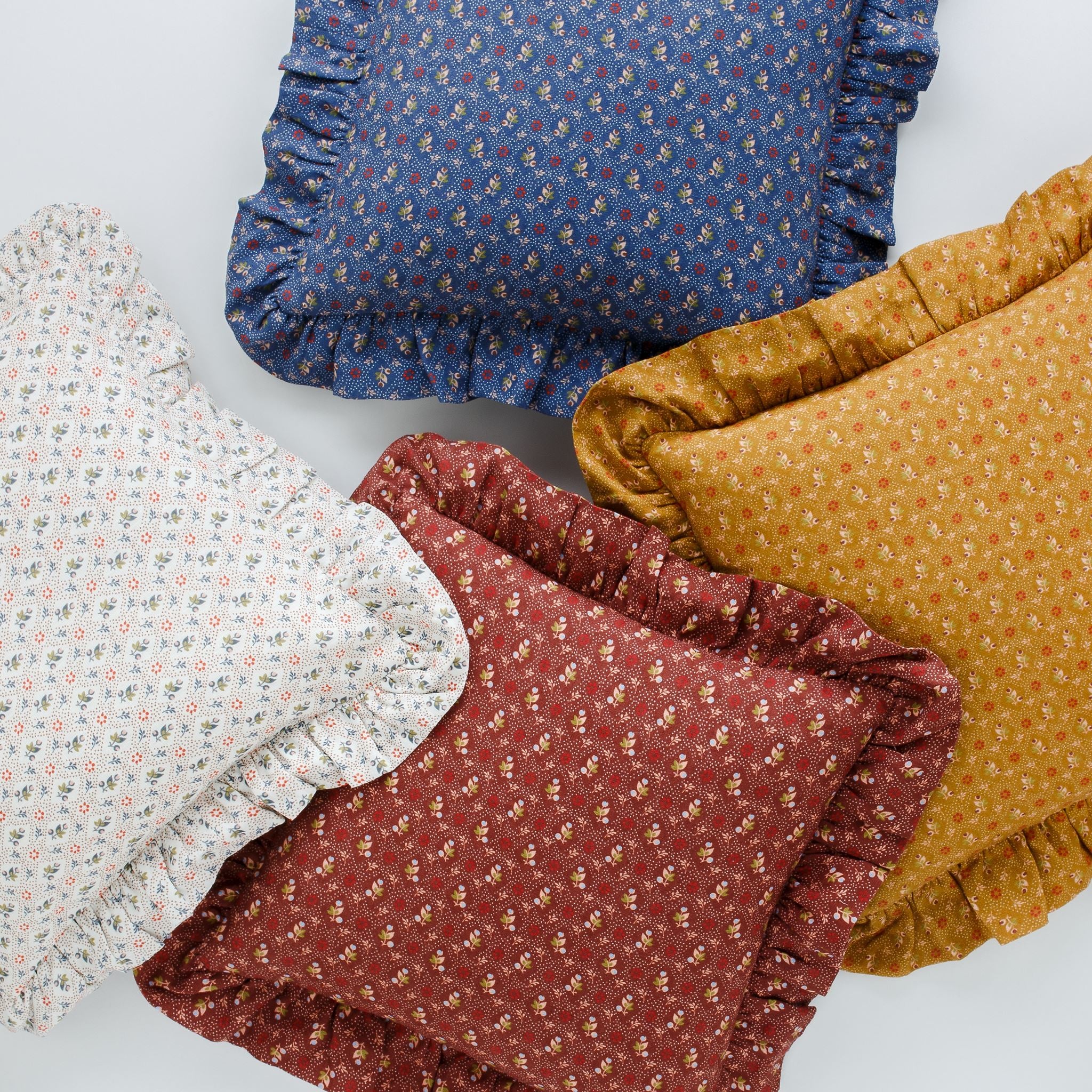 Tähti square frill cushion, navy