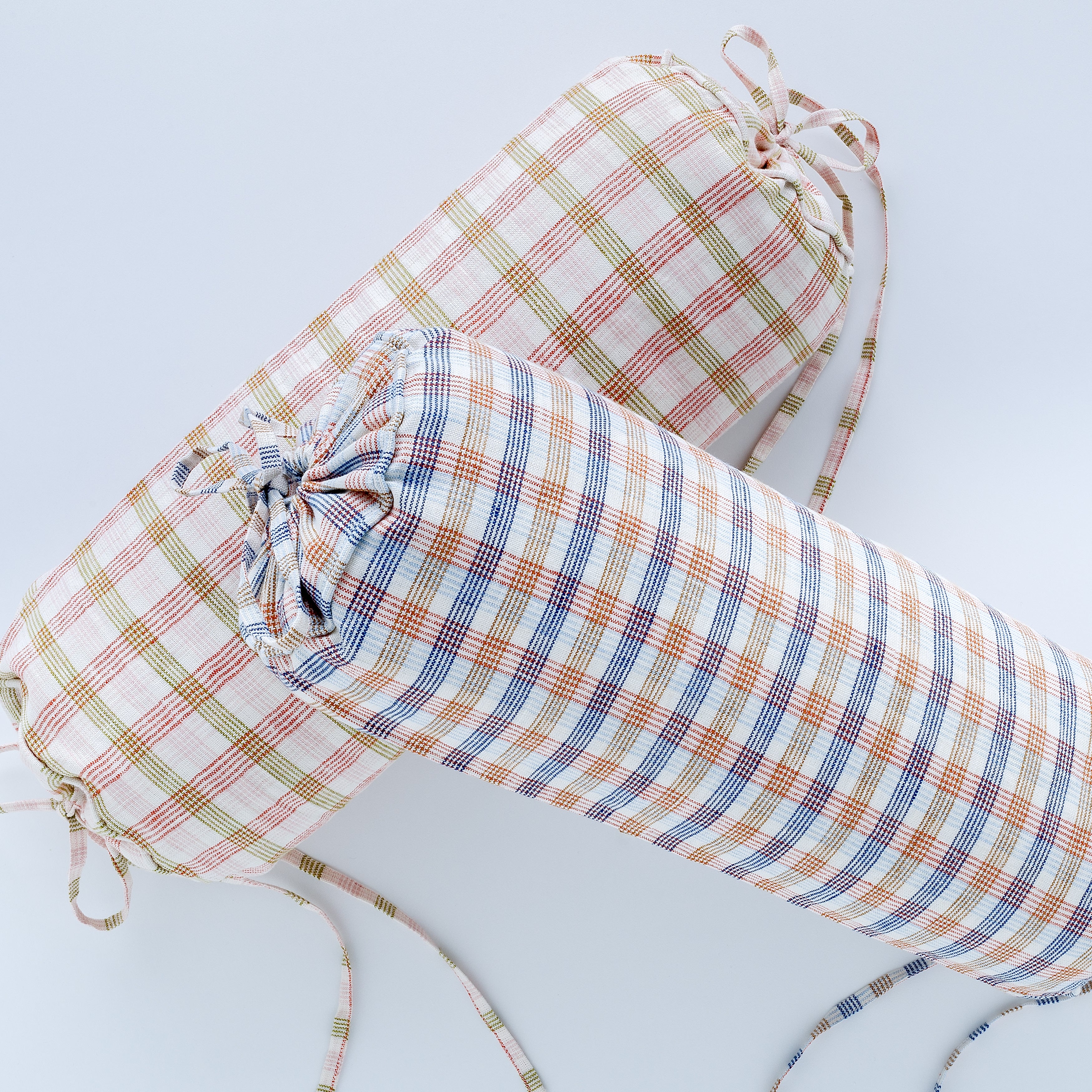 Mökki check bolster, navy