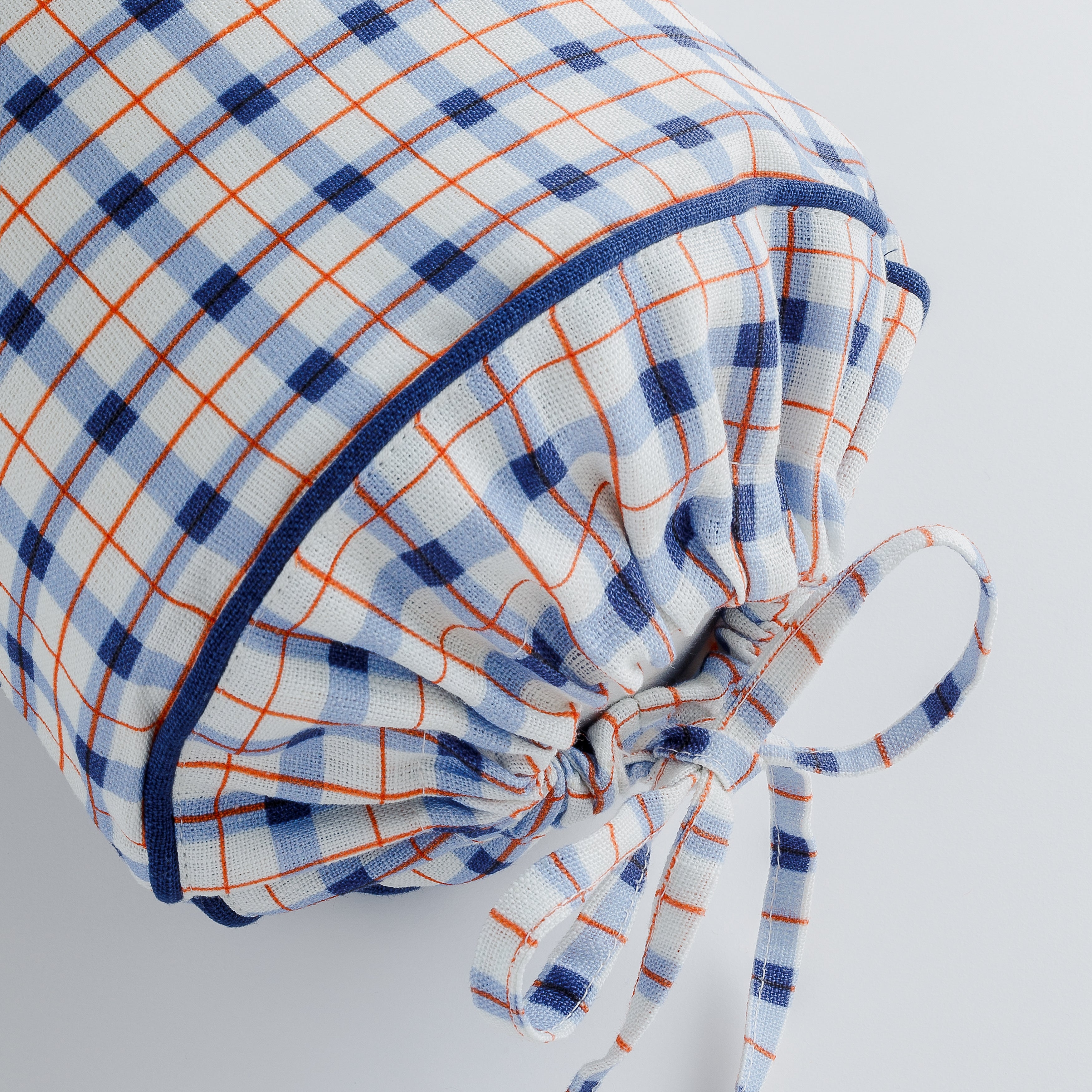 Harbour check bolster