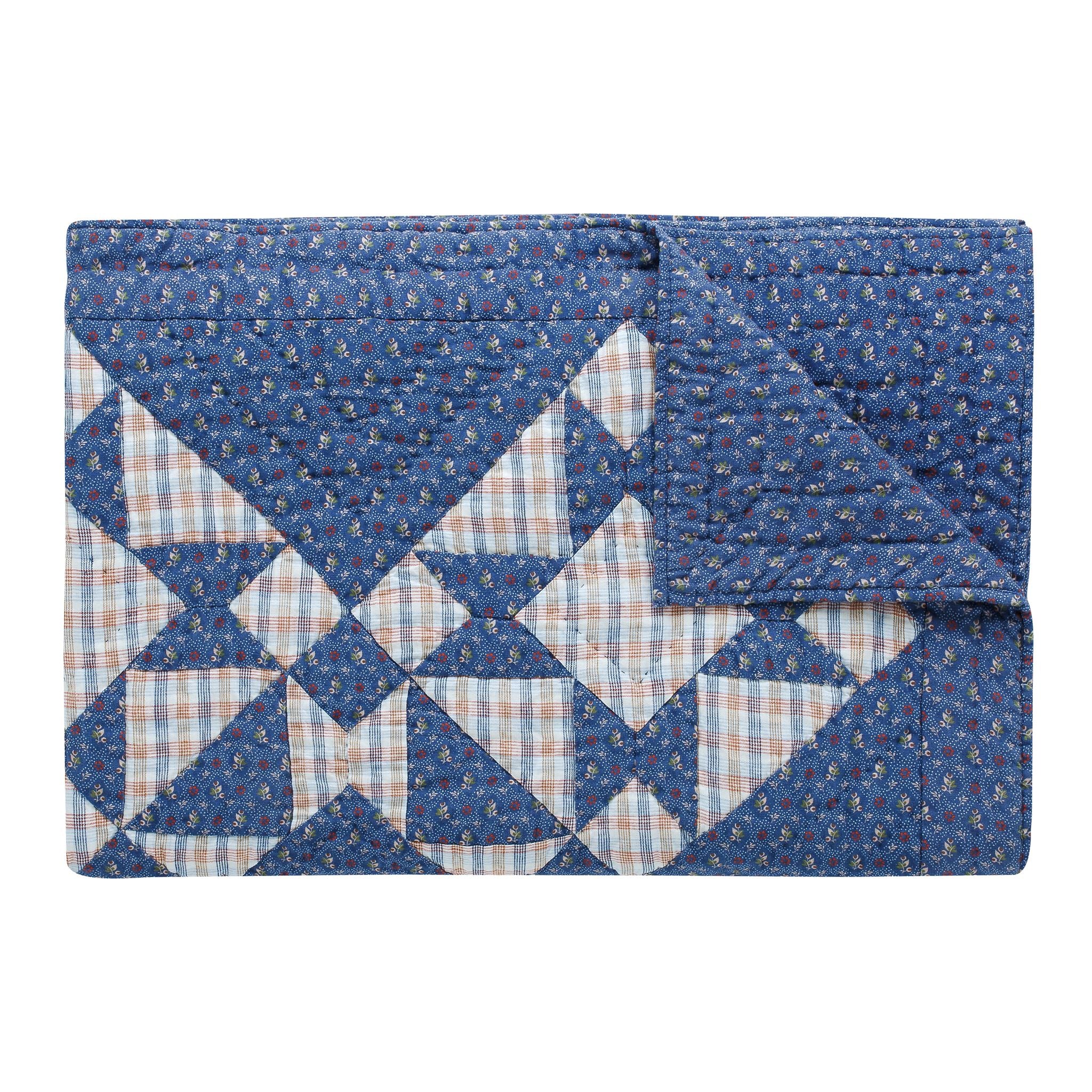 Mökki Patchwork quilt