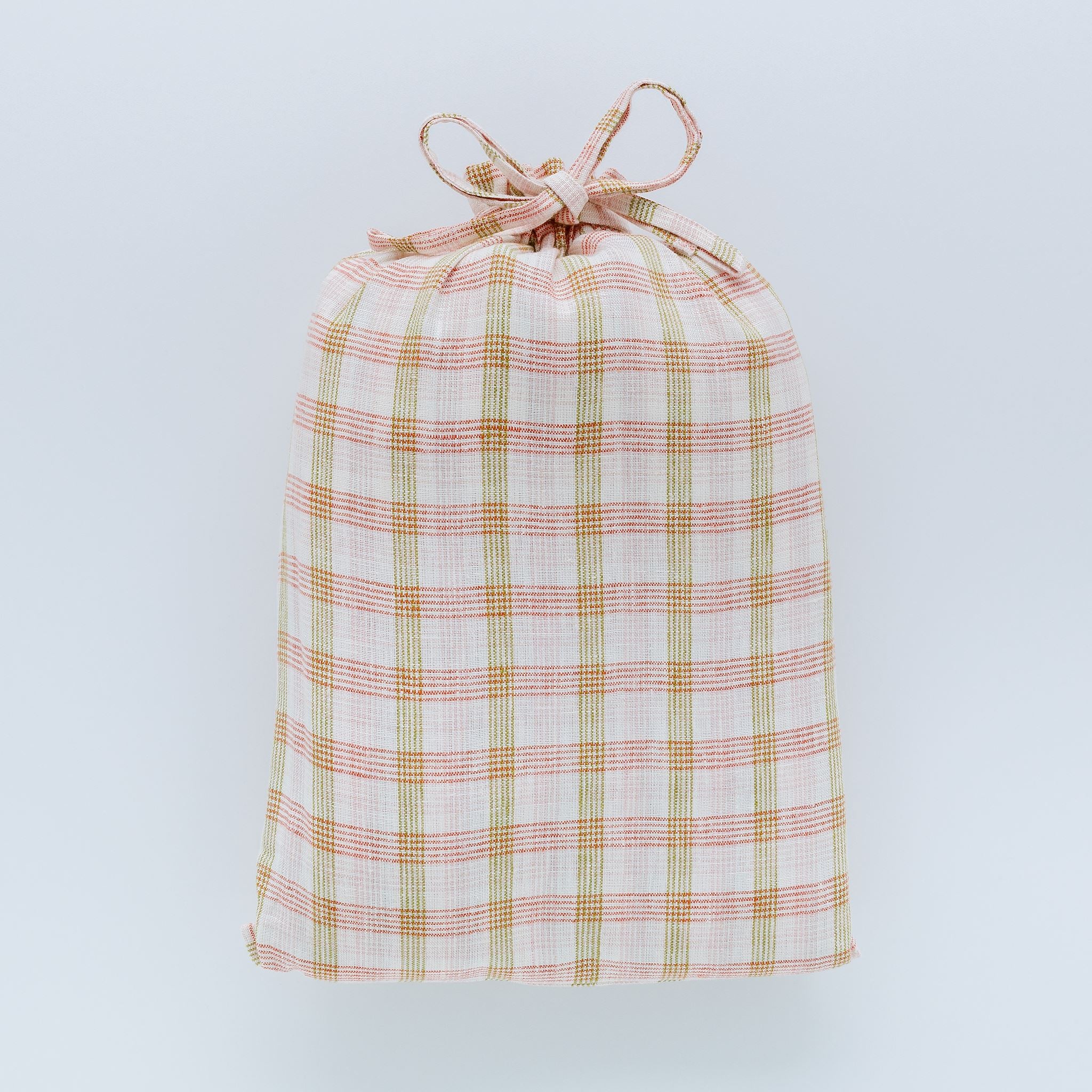 Mökki check bedding set in a bag, pink