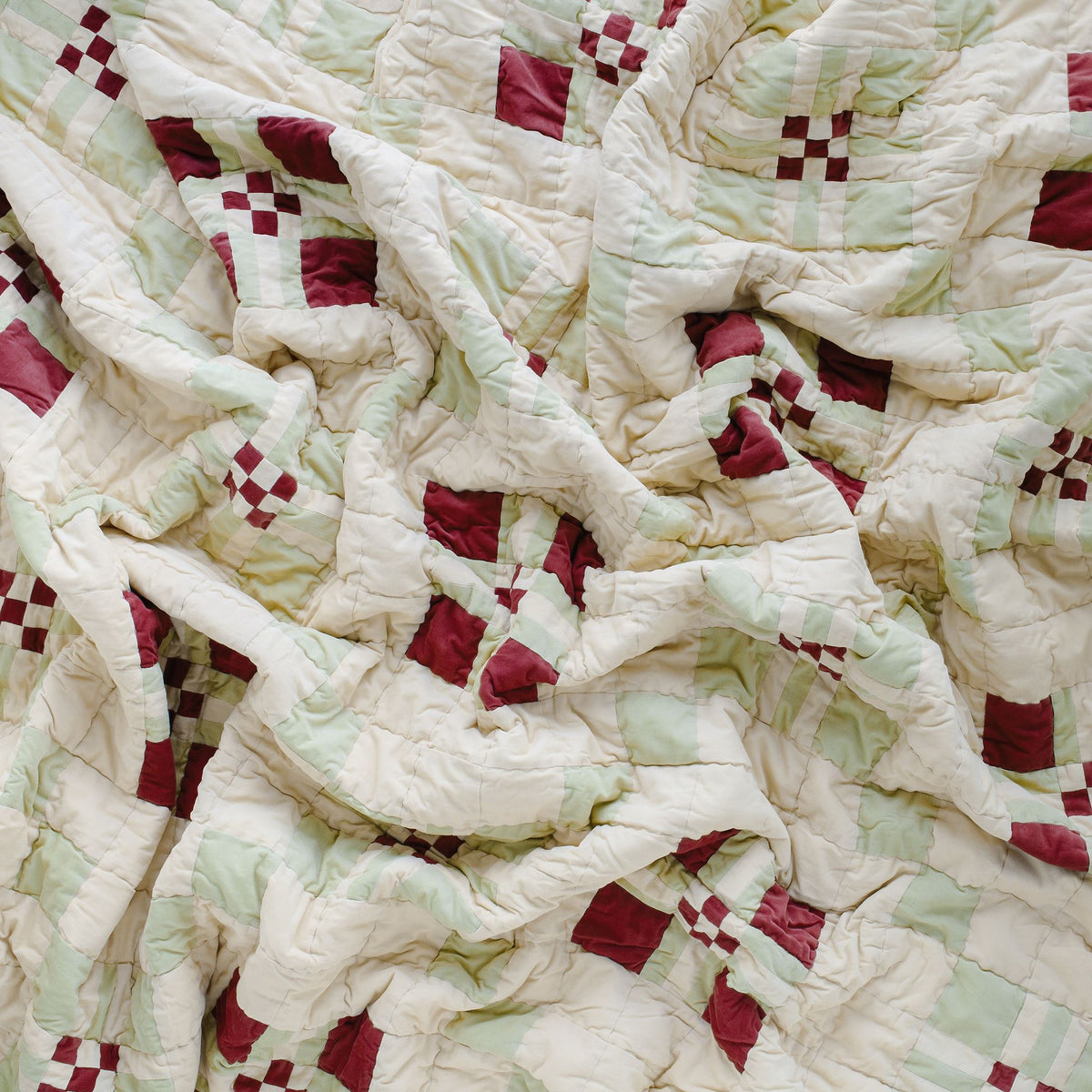 Jester quilt, pistachio/cacao