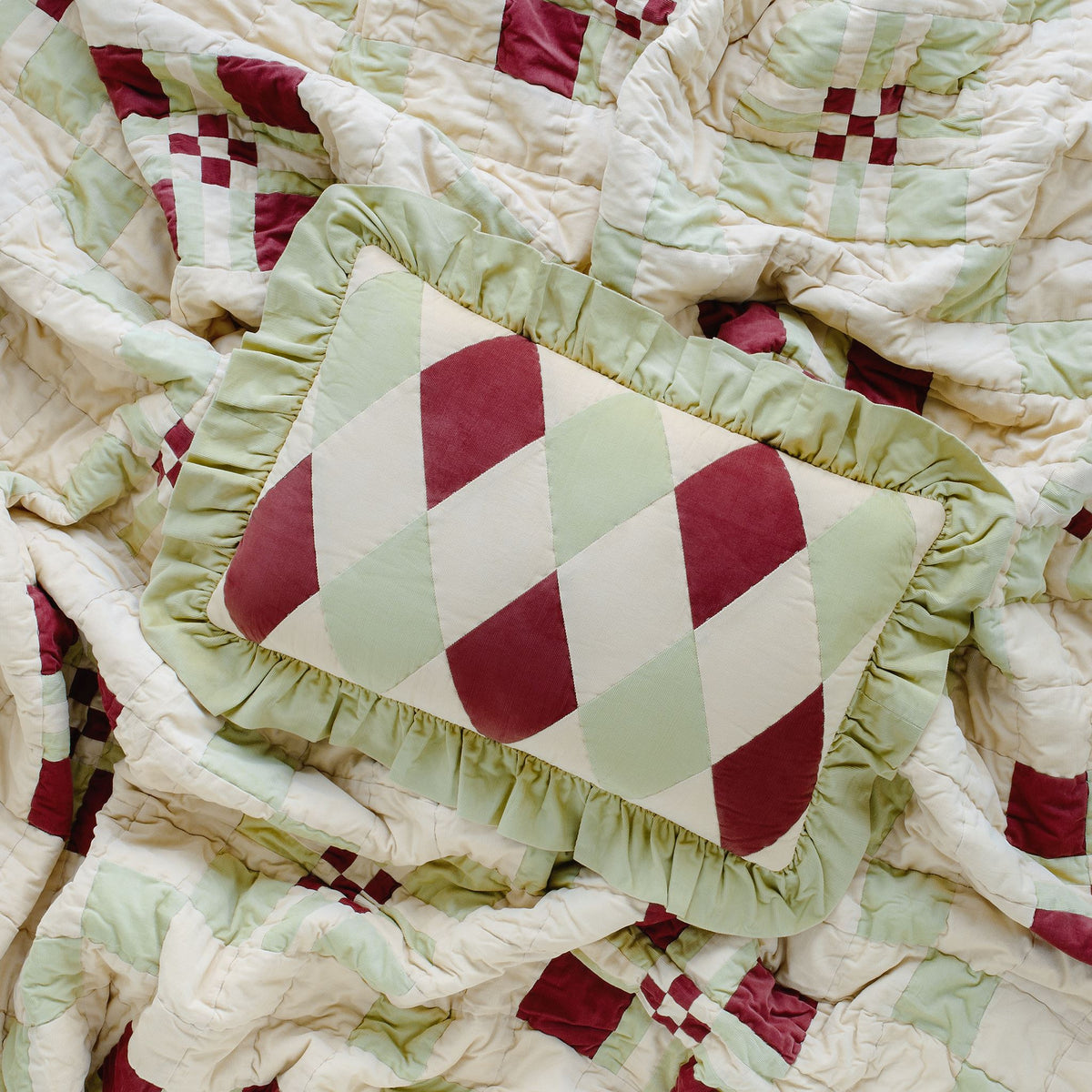 Jester quilt, pistachio/cacao