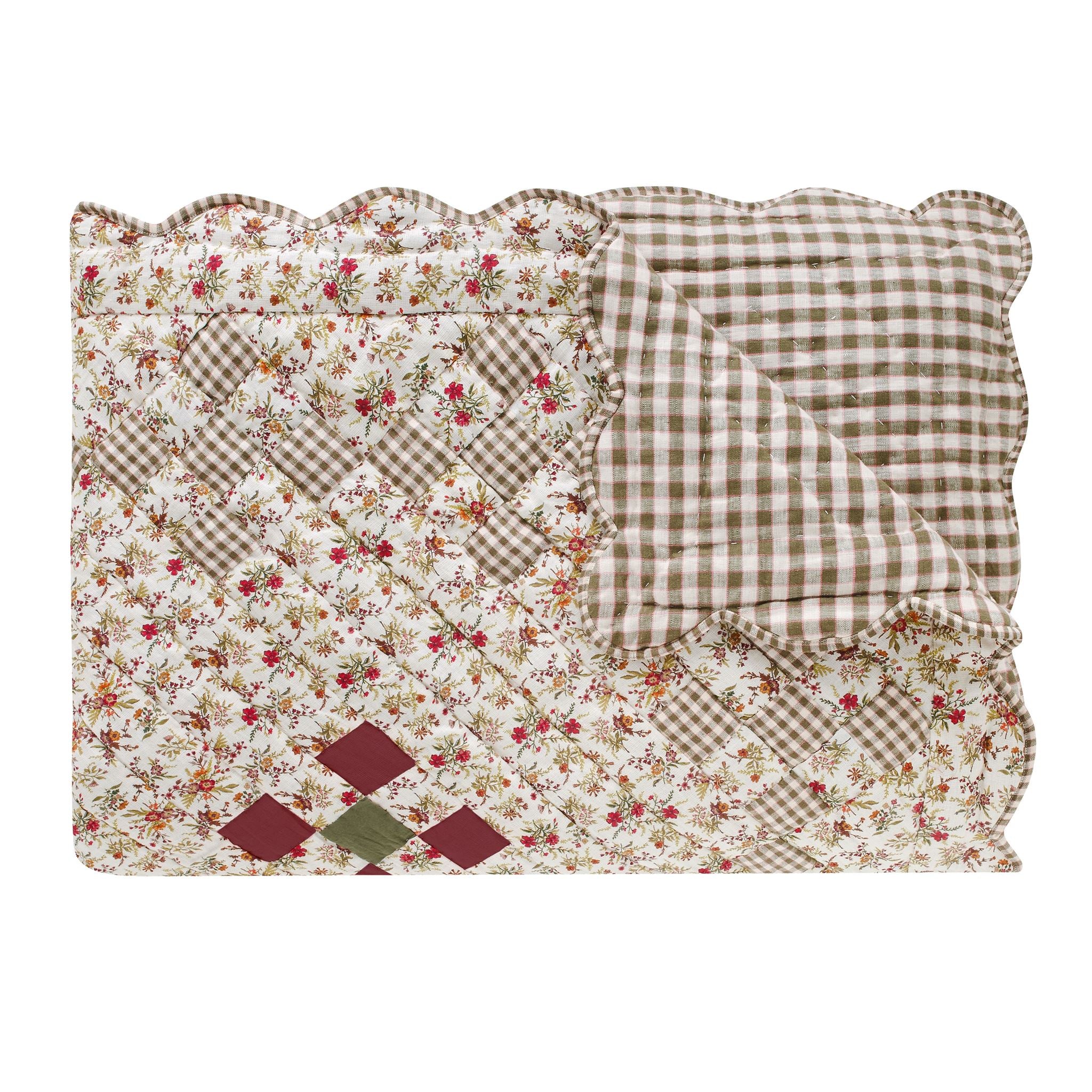 Zinnia quilt, cream