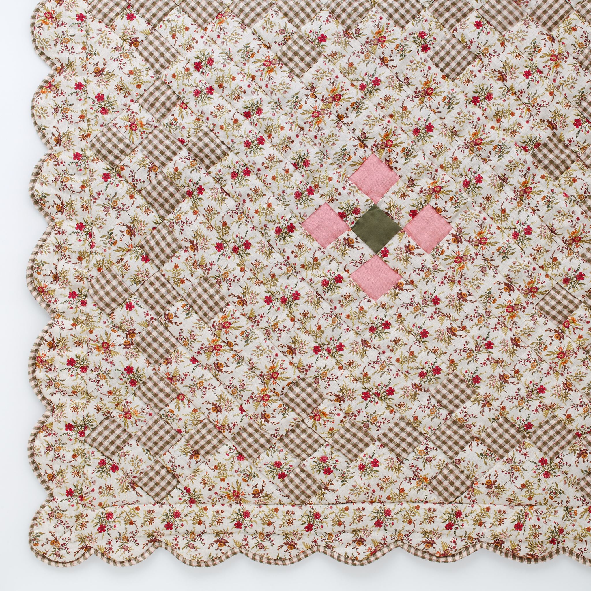 Zinnia quilt, cream