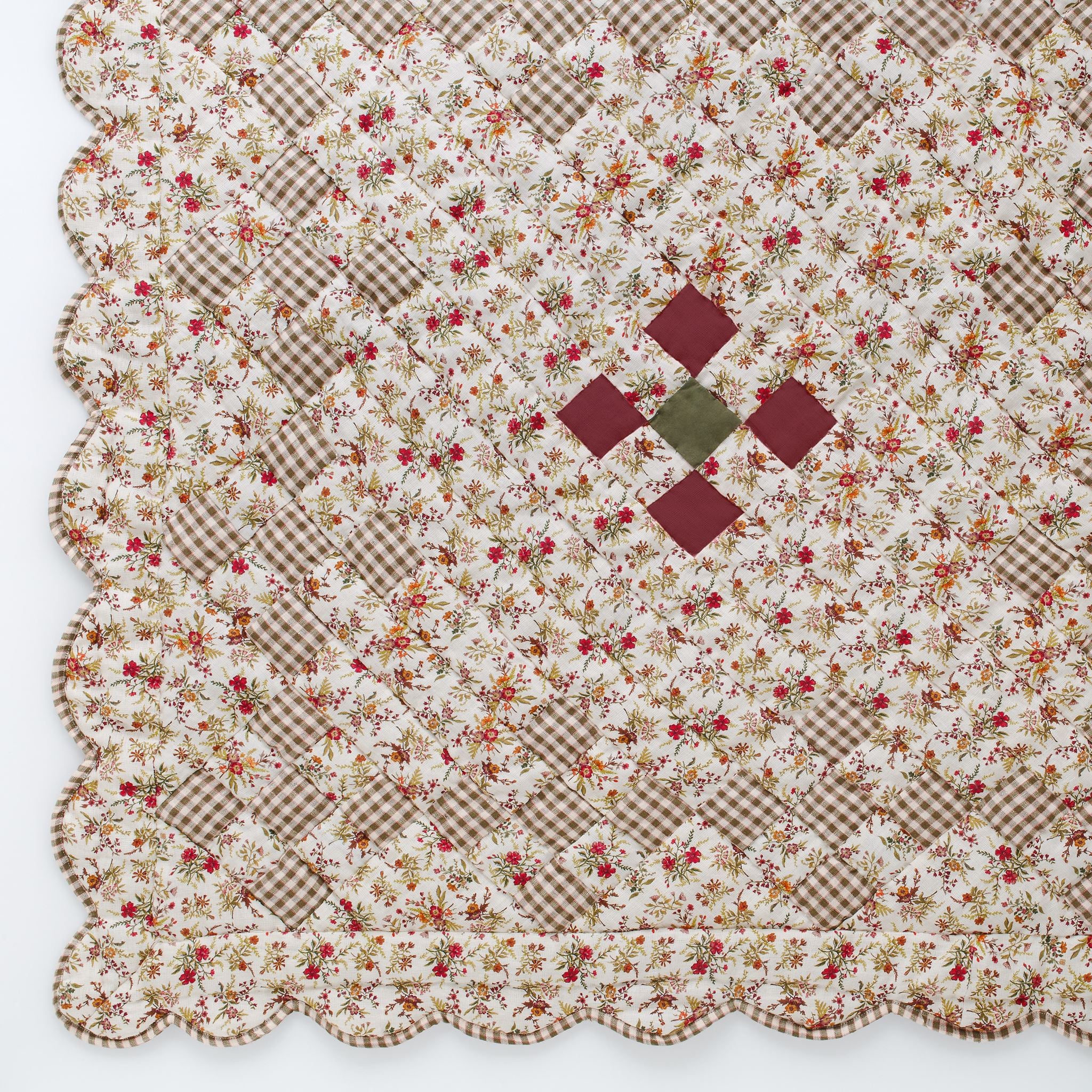 Zinnia quilt, cream