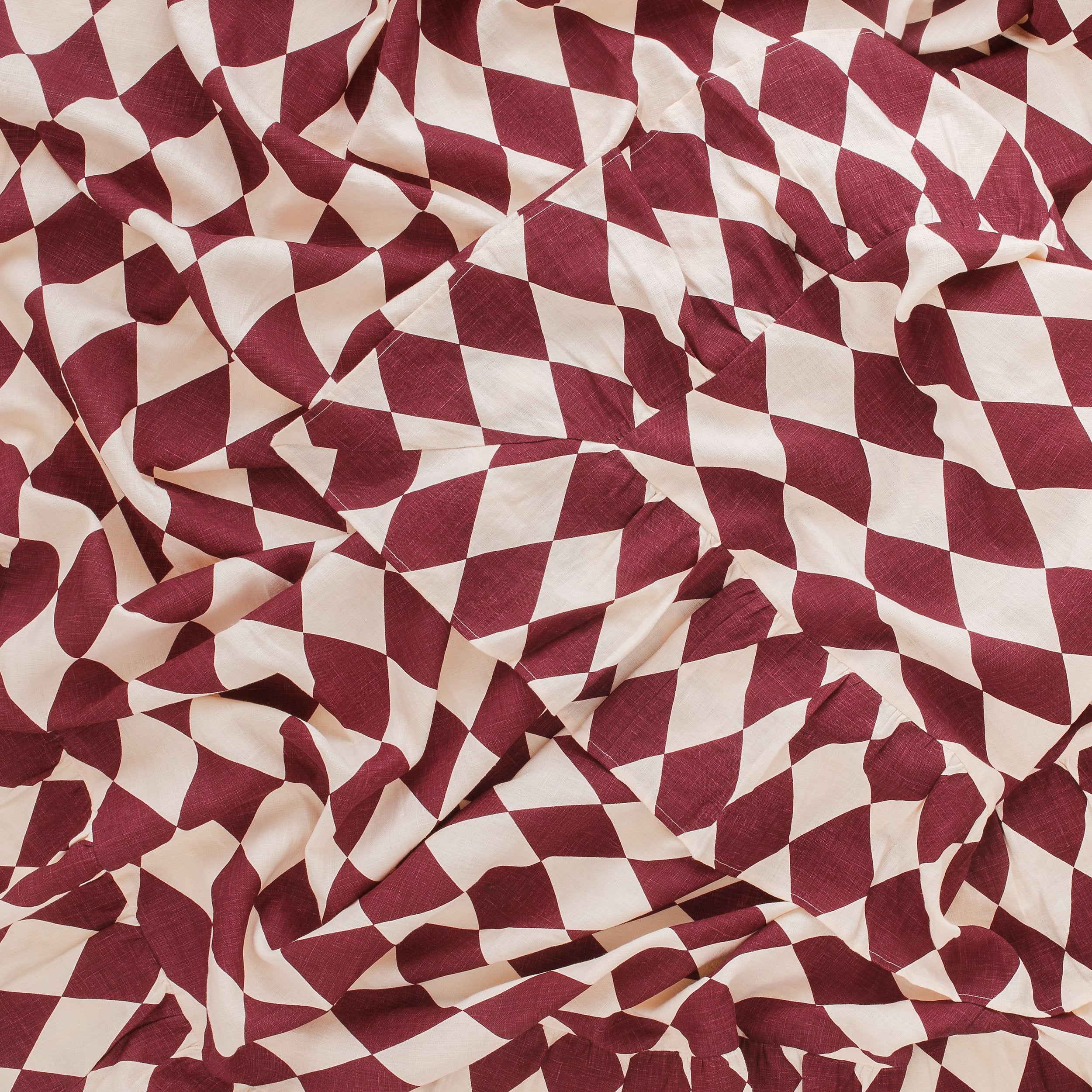 Harlequin frill tablecloth, claret/cream