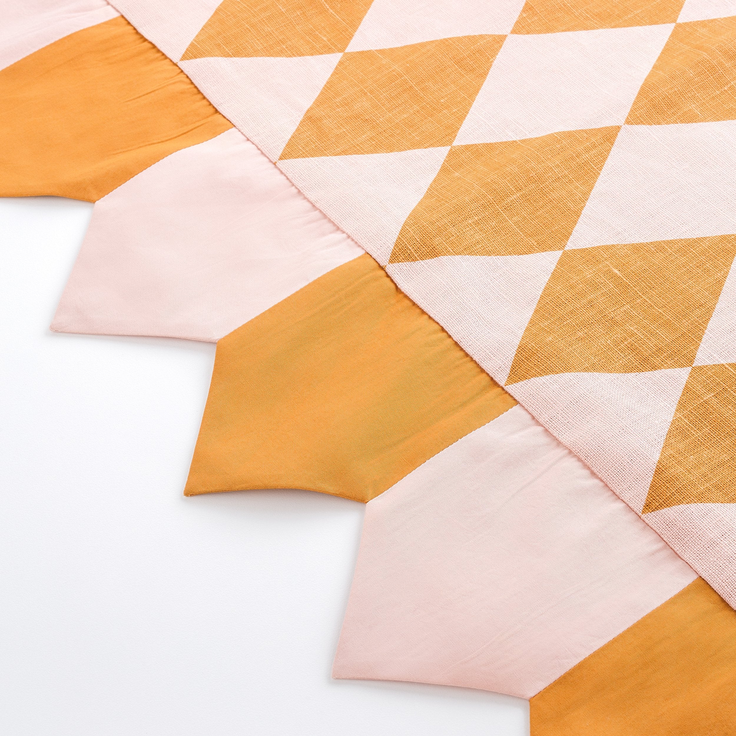 Harlequin toran, mustard/peach