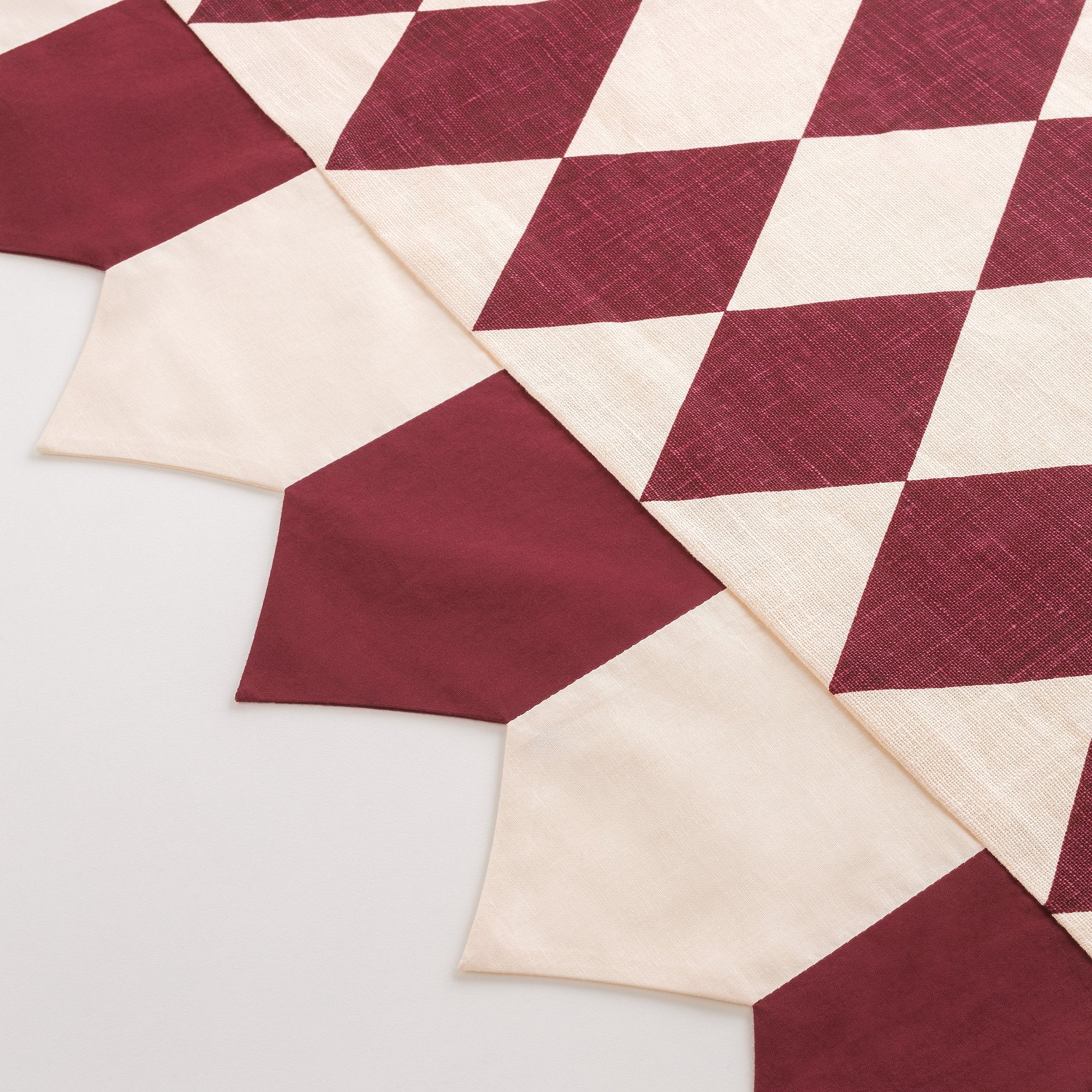 Harlequin toran, claret / cream