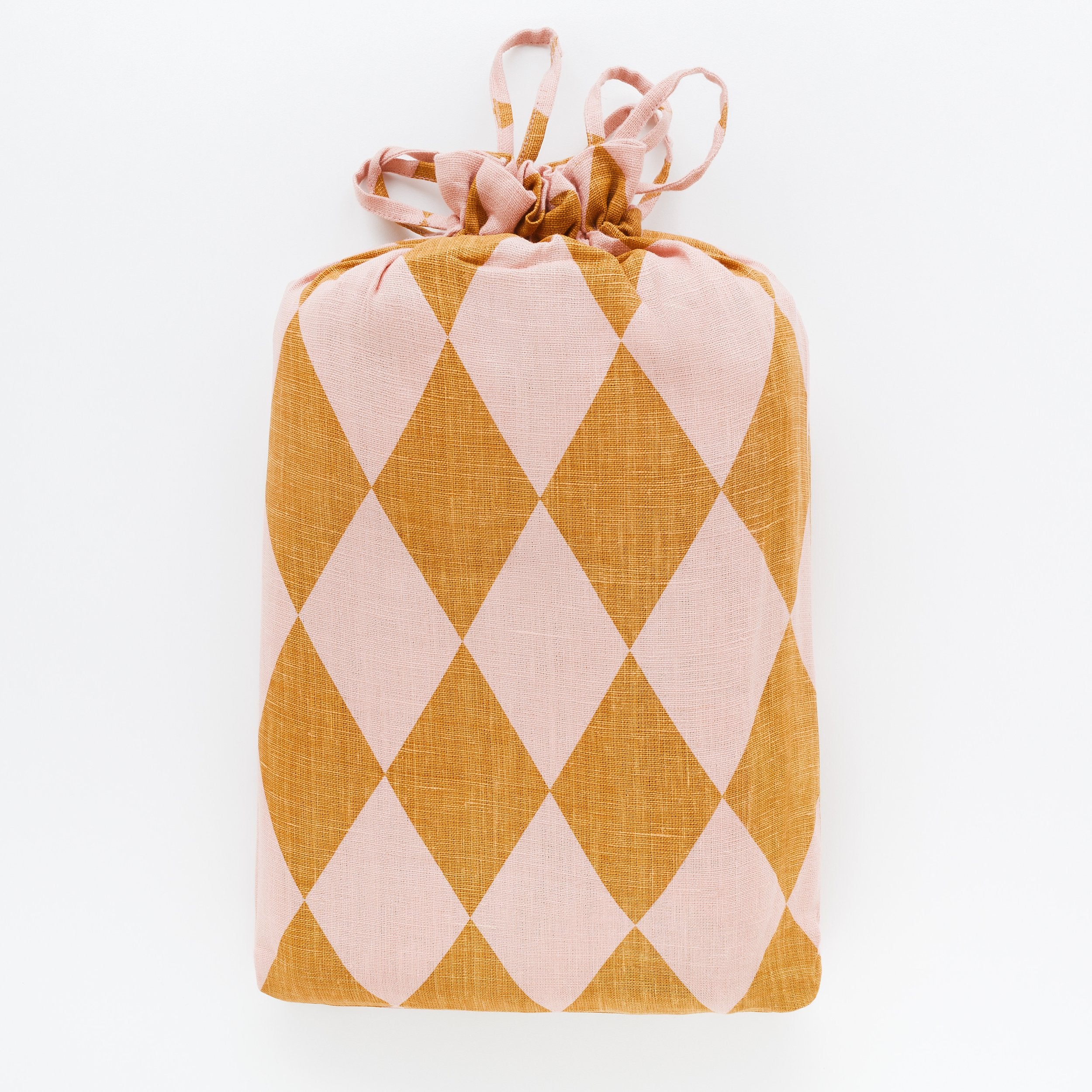 Harlequin bed set in a bag, mustard/peach