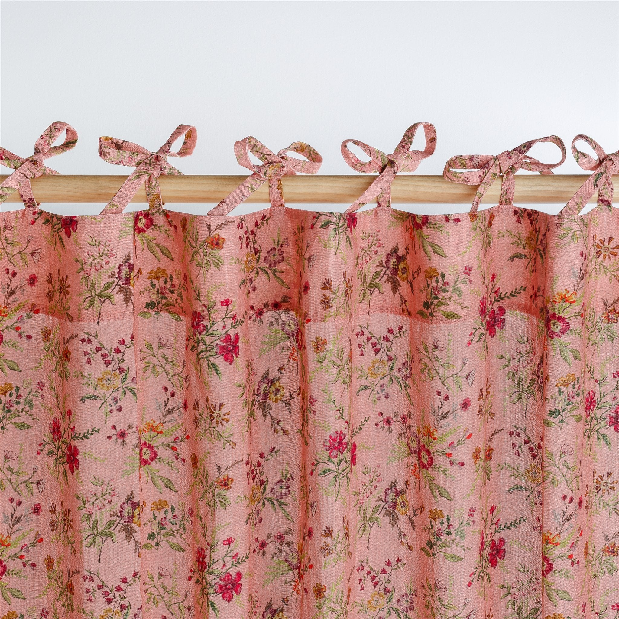 Prairie floral curtains, a pair in a bag - peony