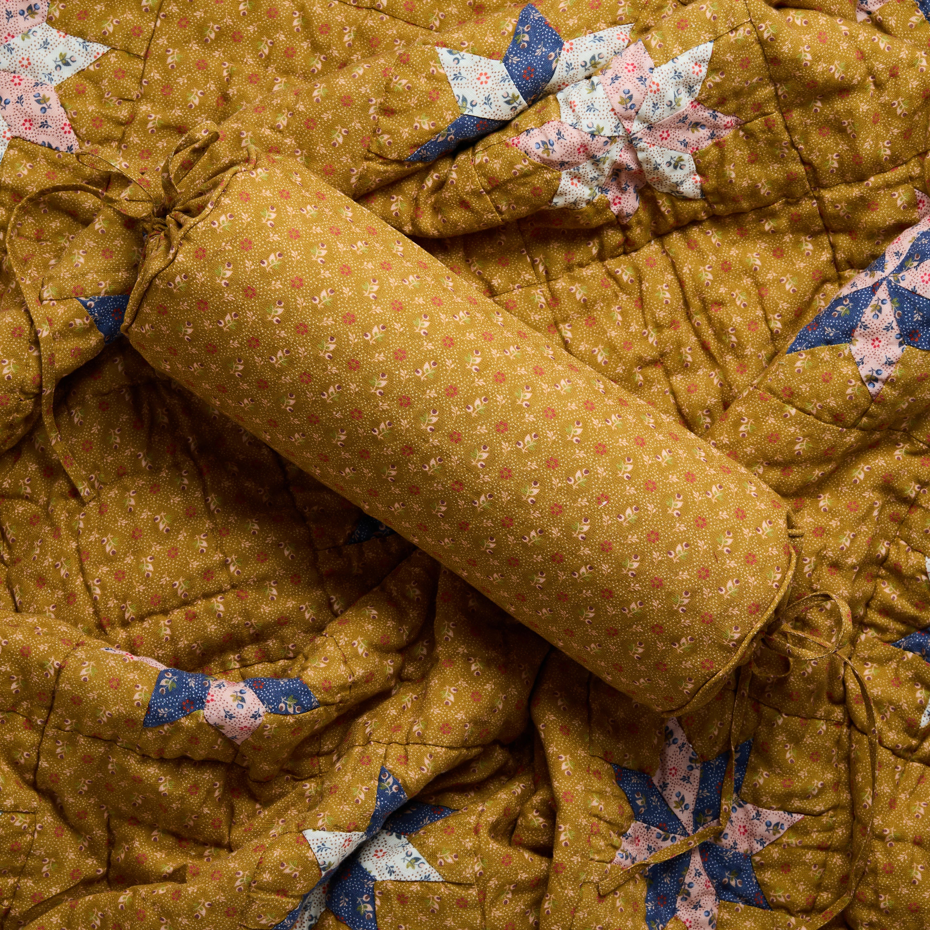 Tähti patchwork quilt, turmeric