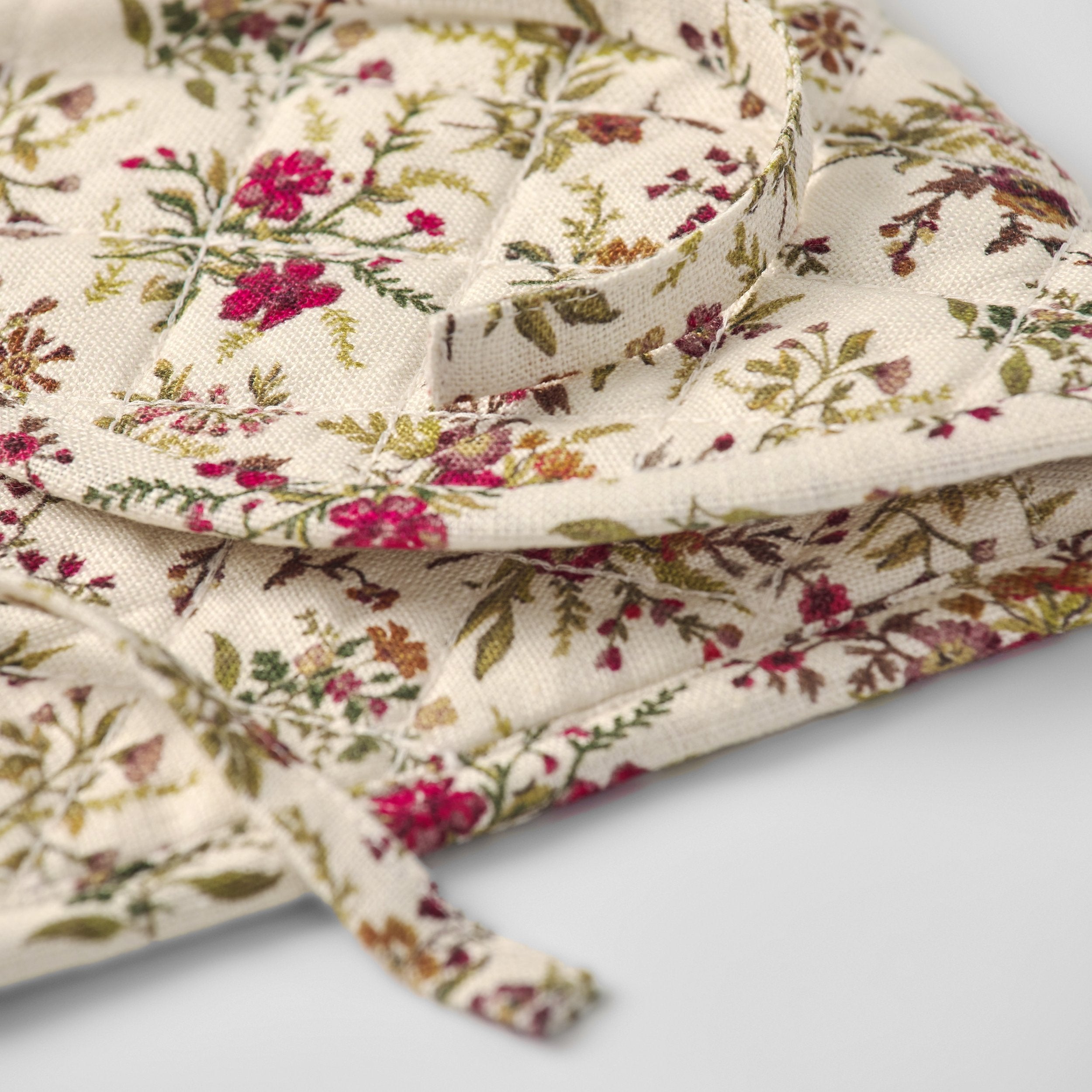 Prairie floral laptop case, cream