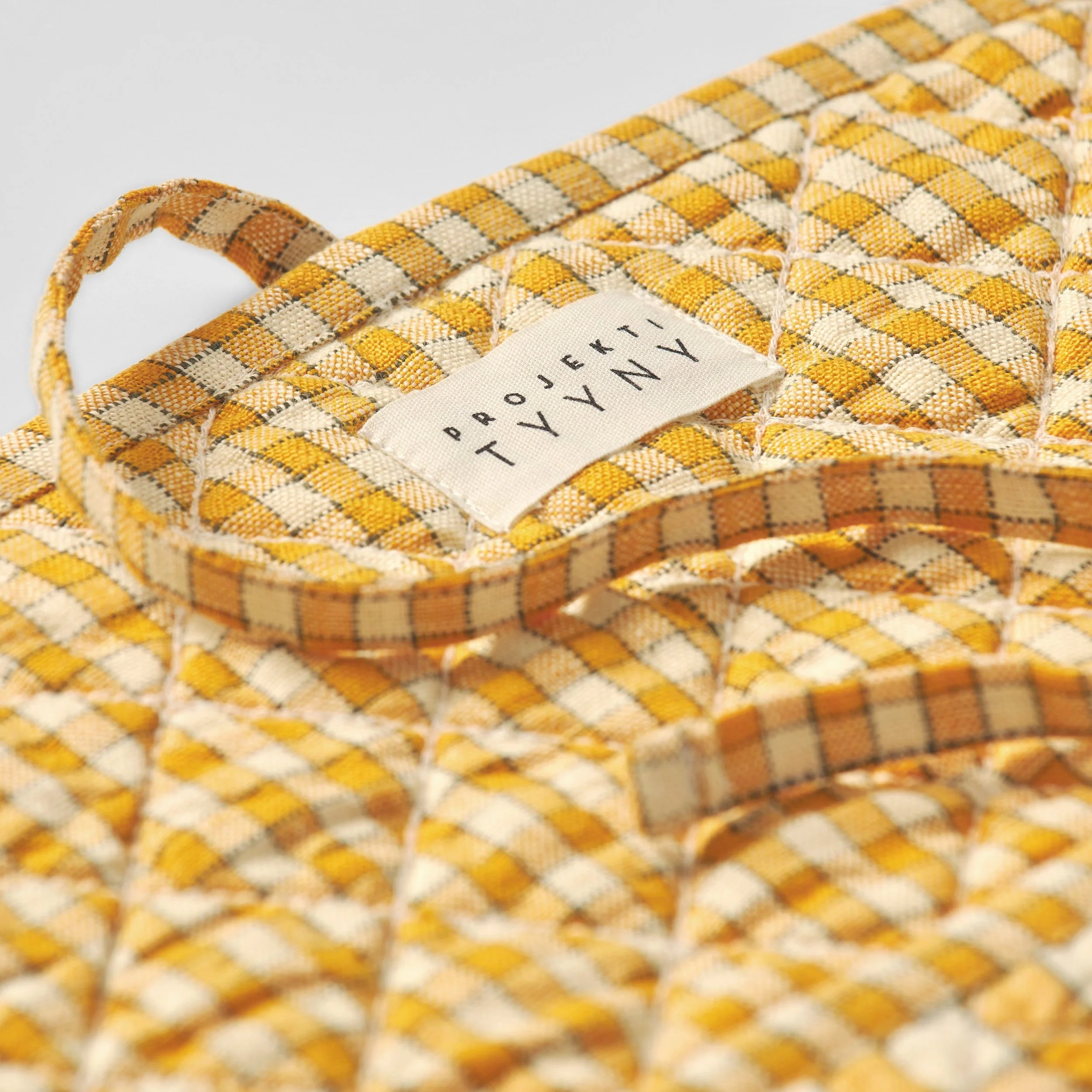 Gingham quilted laptop case, apricot