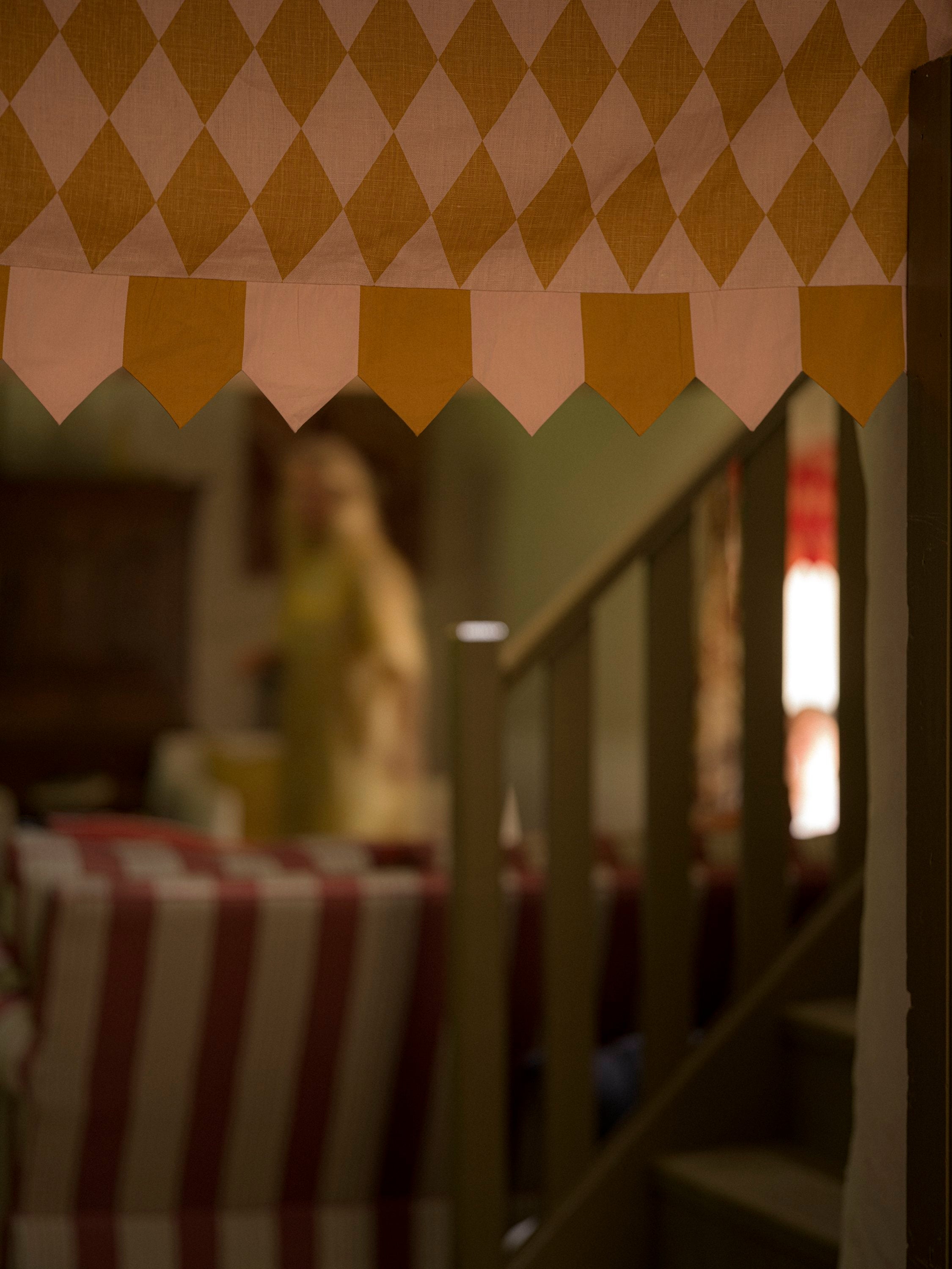 Harlequin toran, mustard/peach
